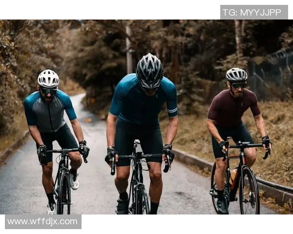骑行风采：探索足球球星的自行车之旅